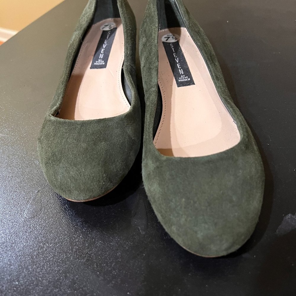 Steve Madden size 7.5 green suede